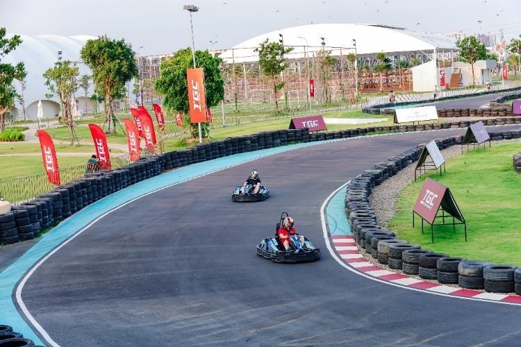 Thử thách tốc độ trên đường đua Go-kart tích hợp dài nhất Đông Nam Á luôn là hoạt động được các bạn trẻ xếp hàng săn “slot” tại TGC Speedway - City Park.