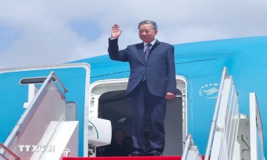 Chủ tịch nước Tô Lâm và Đoàn đại biểu cấp cao Việt Nam bắt đầu chuyến thăm cấp Nhà nước tới Campuchia