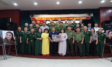 Giới thiệu di ảnh 10 nữ anh hùng liệt sĩ dân quân Lam Hạ
