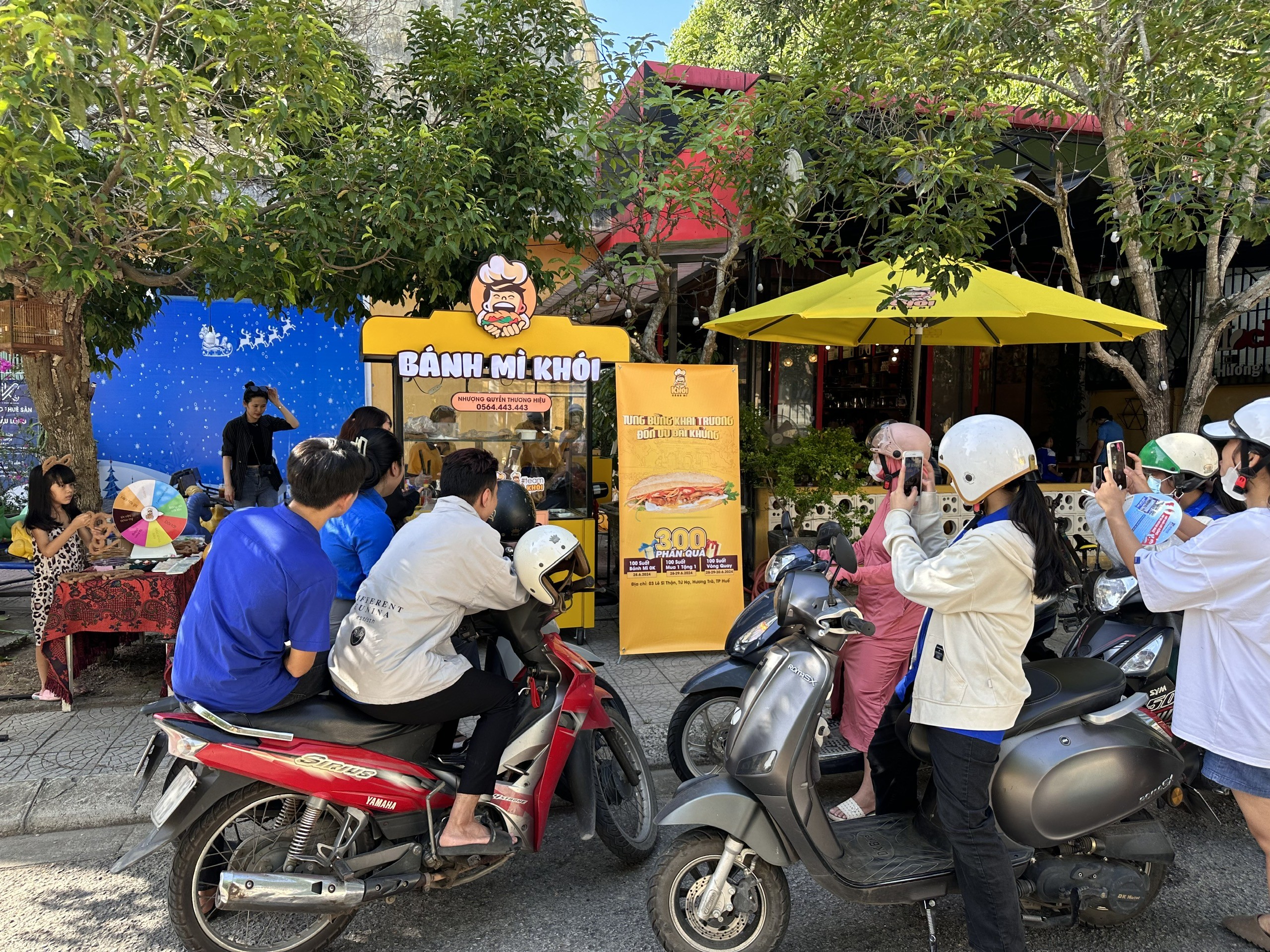 banh-mi-khoi-tiep-tuc-day-manh-phat-trien-voi-su-ra-mat-cua-cac-diem-ban-moi-thu-hut-dong-dao-khach-hang-lua-chon-1726299239.jpg