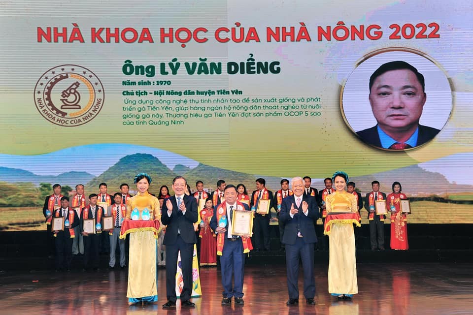 anh-1-ton-vinh-nha-khoa-hoc-cua-nha-nong-lan-thu-iv-nam-2022-1726753014.jpg