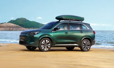 Bất ngờ SUV 7 chỗ "chất" hơn Toyota Fortuner, tiêu thụ chưa tới 1 lít xăng/100 km, giá gần 500 triệu đồng