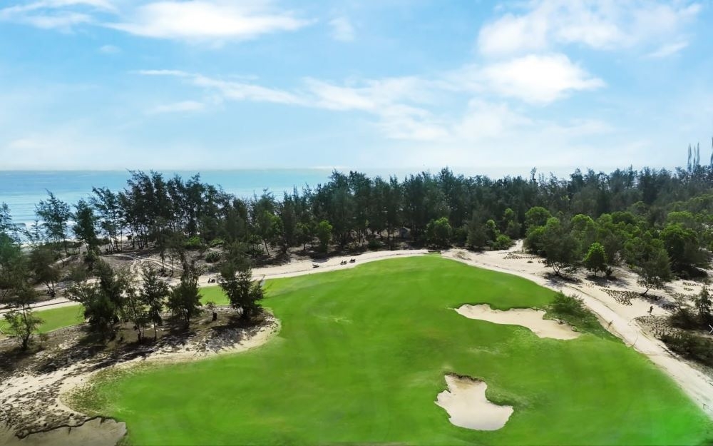 Hố 10 sân gôn Golden Sands Golf Resort